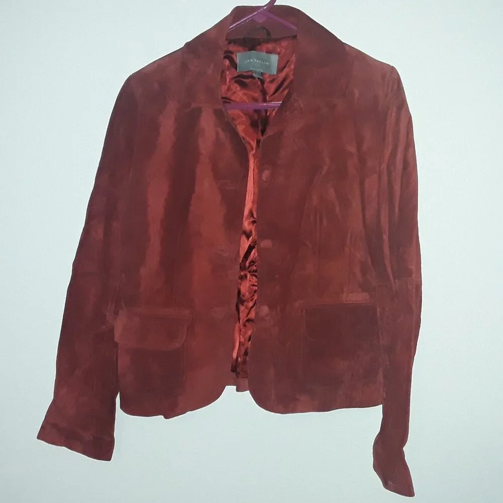 Ann Taylor ladies medium, rust colored suede leather w/satin lining, 3 button up - Picture 1 of 5